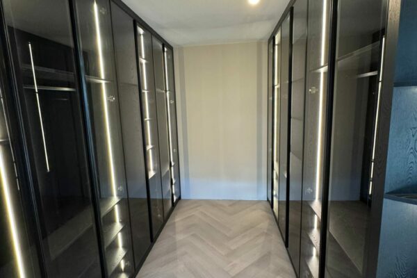 HKN-Inloop kasten met glazen deuren en led verlichting